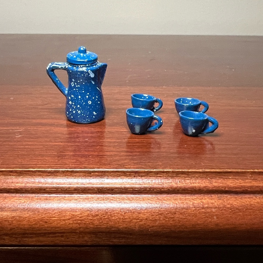 Dollhouse Miniatures Blue Speckled Enamelware Coffee Pot and Cups Camping